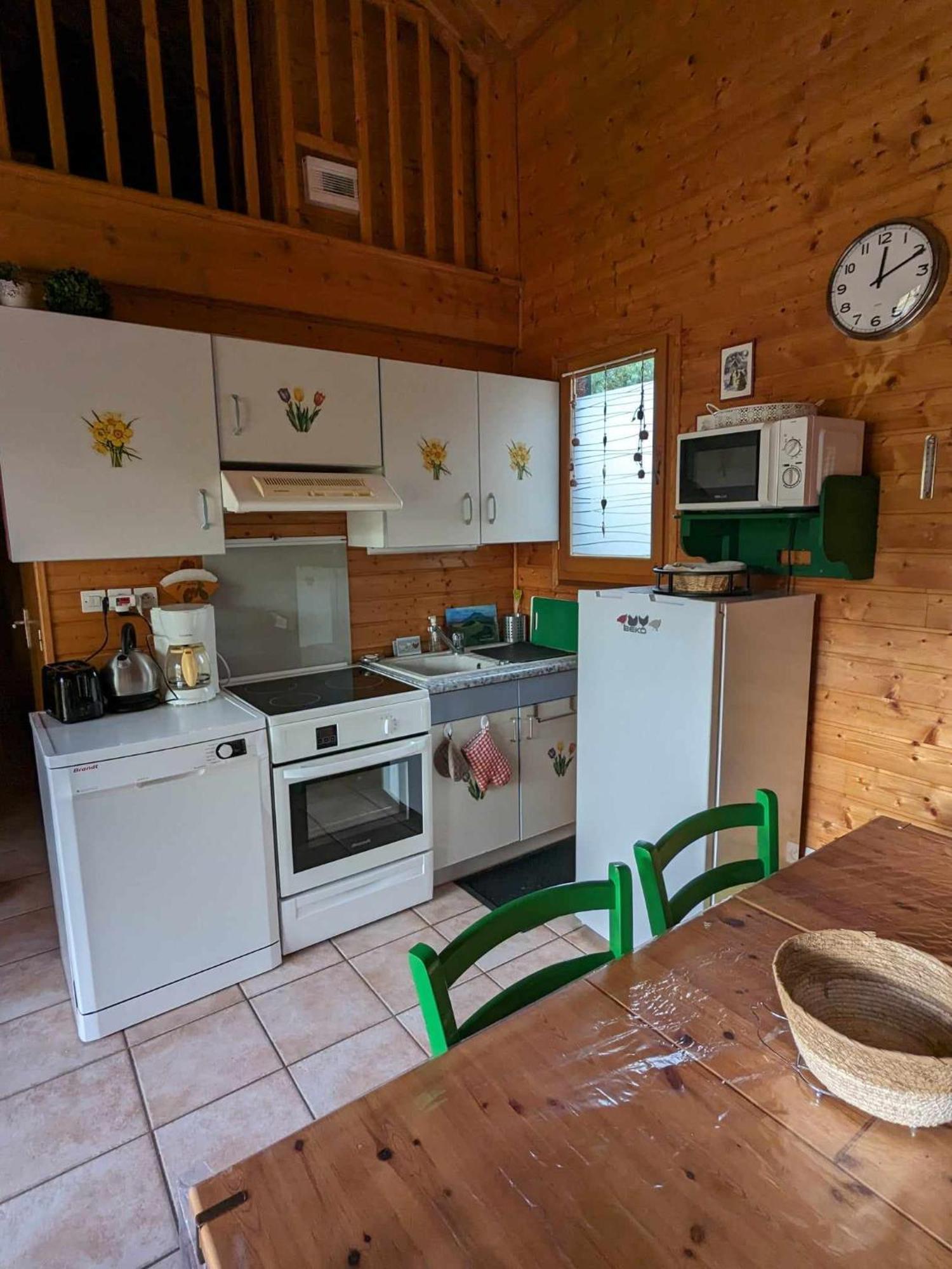 Les Chalets De La Vigne Grande Saint-Floret Extérieur photo